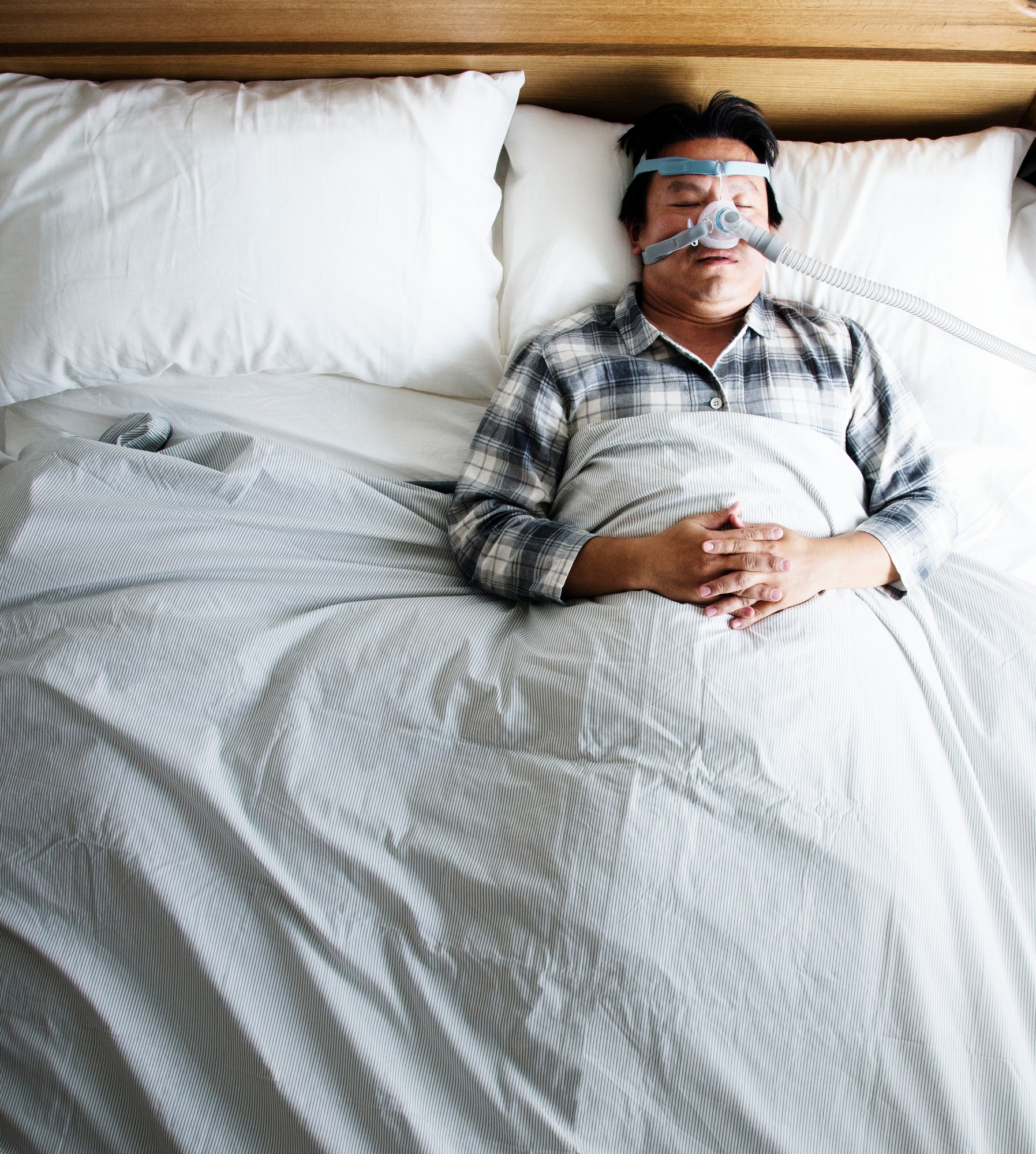 Man sleeping with an anti-snoring mask